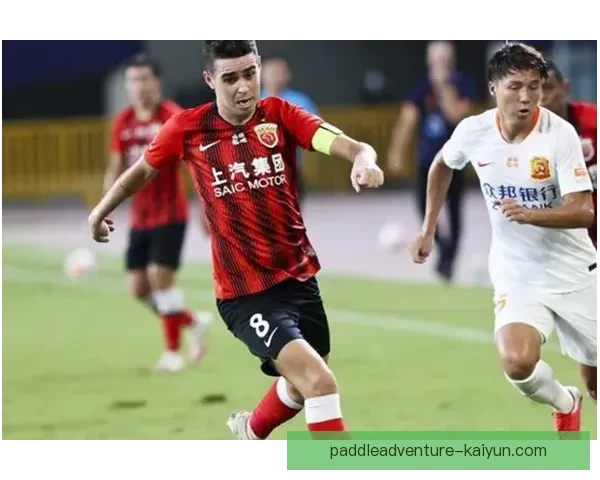 罗贝托在球队中的多面手角色持续受到关注，展现出稳定的战术适应能力。